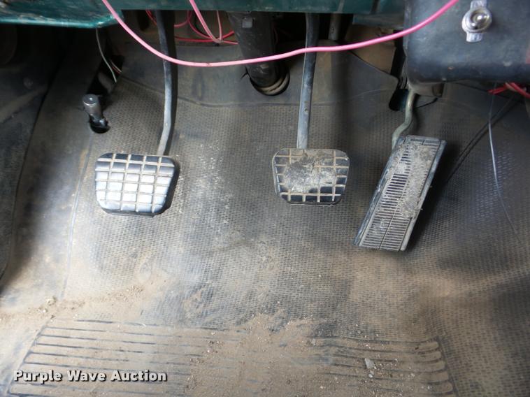 image for item J8728 1988 GMC TopKick C70 dump truck