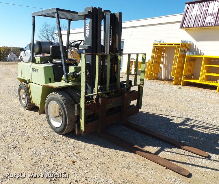 image for item K1041 Clark 682 forklift