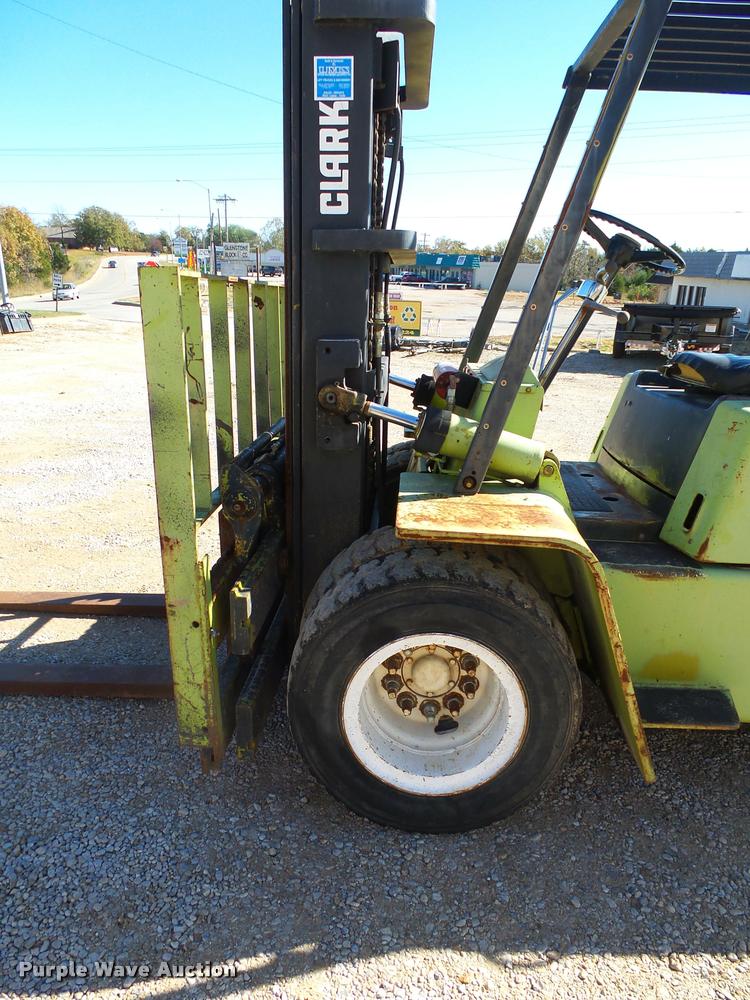 image for item K1041 Clark 682 forklift