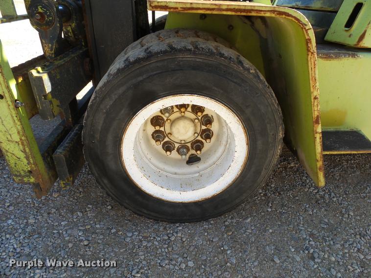 image for item K1041 Clark 682 forklift