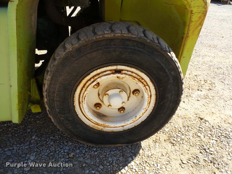 image for item K1041 Clark 682 forklift