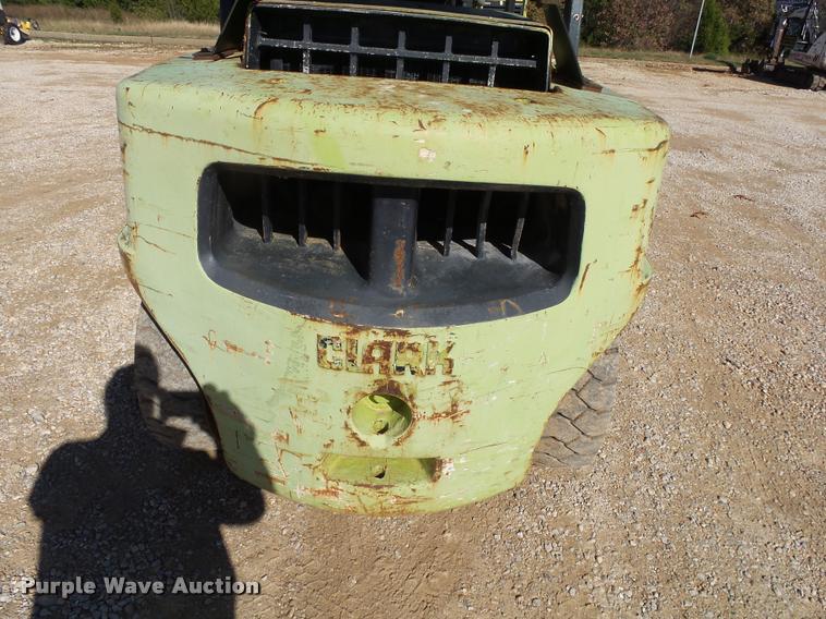 image for item K1041 Clark 682 forklift