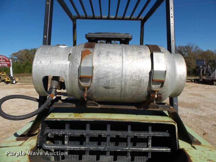 image for item K1041 Clark 682 forklift