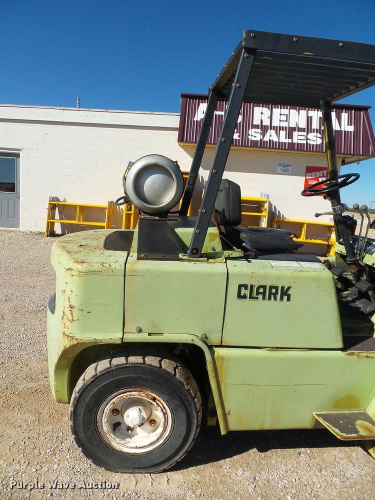 image for item K1041 Clark 682 forklift