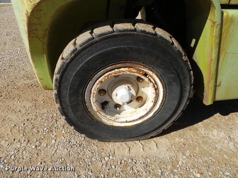 image for item K1041 Clark 682 forklift