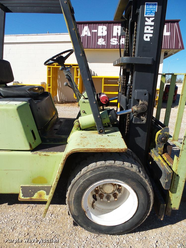 image for item K1041 Clark 682 forklift