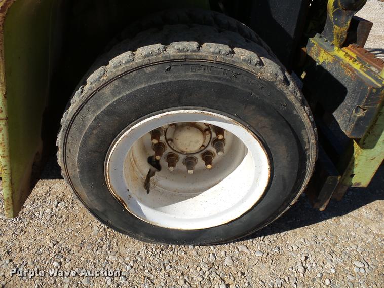 image for item K1041 Clark 682 forklift