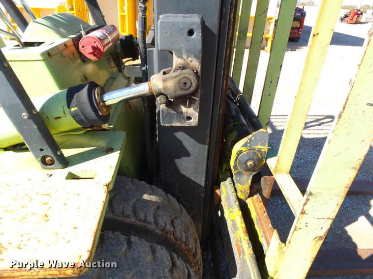 image for item K1041 Clark 682 forklift