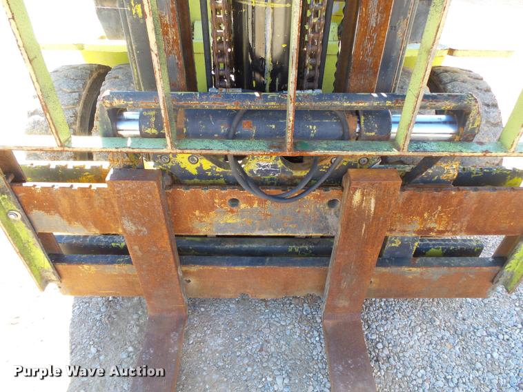 image for item K1041 Clark 682 forklift