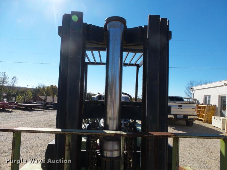 image for item K1041 Clark 682 forklift