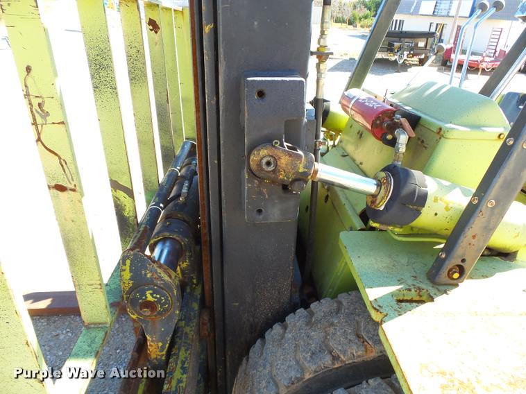 image for item K1041 Clark 682 forklift
