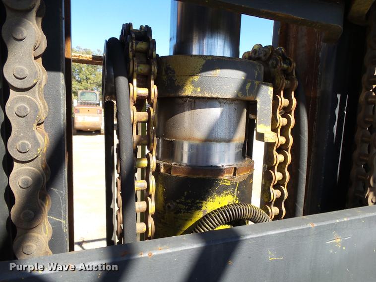 image for item K1041 Clark 682 forklift