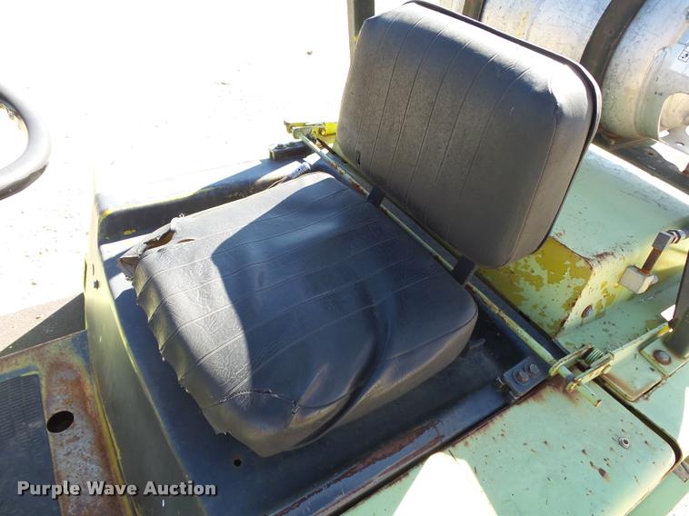 image for item K1041 Clark 682 forklift