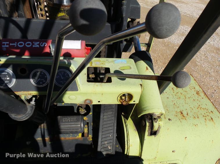 image for item K1041 Clark 682 forklift