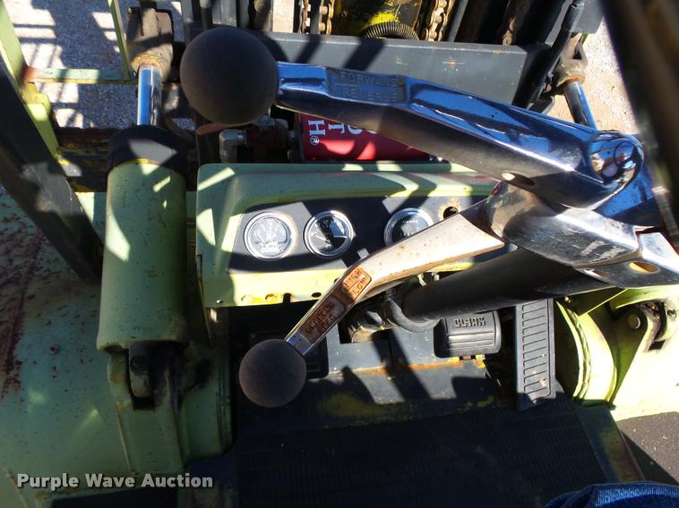 image for item K1041 Clark 682 forklift