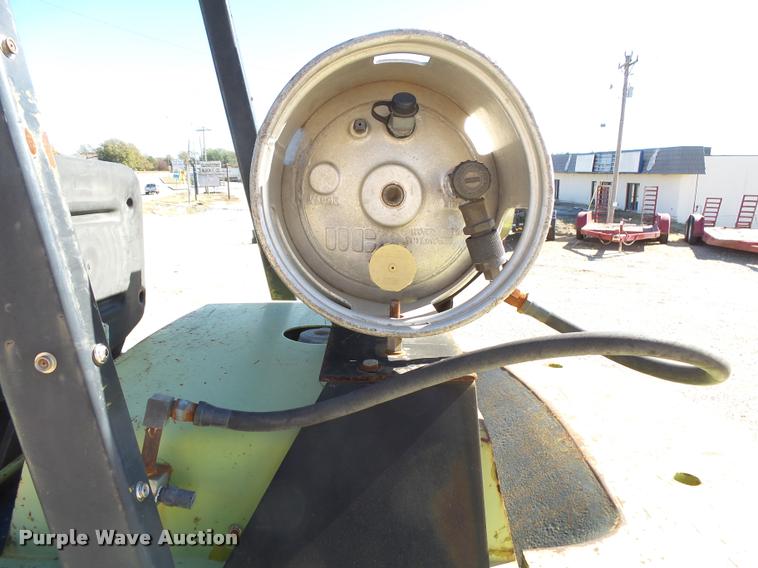 image for item K1041 Clark 682 forklift