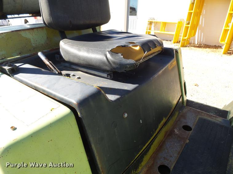 image for item K1041 Clark 682 forklift