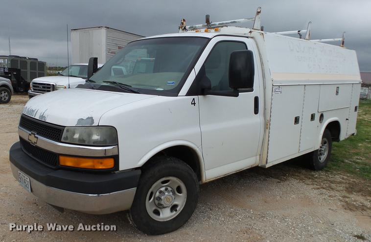 image for item K1044 2004 Chevrolet Express 3500 Cargo utility van