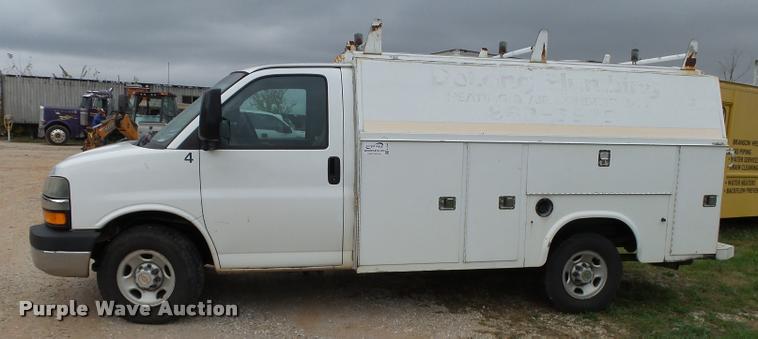 image for item K1044 2004 Chevrolet Express 3500 Cargo utility van