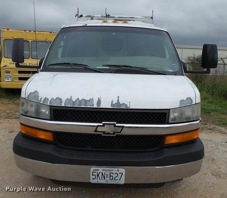 image for item K1044 2004 Chevrolet Express 3500 Cargo utility van