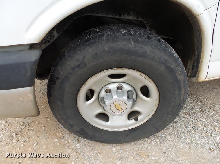 image for item K1044 2004 Chevrolet Express 3500 Cargo utility van