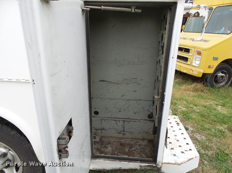 image for item K1044 2004 Chevrolet Express 3500 Cargo utility van