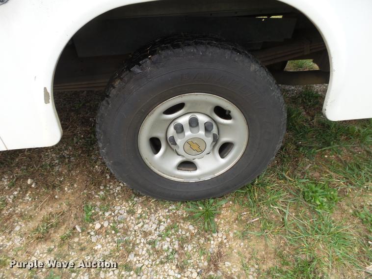 image for item K1044 2004 Chevrolet Express 3500 Cargo utility van