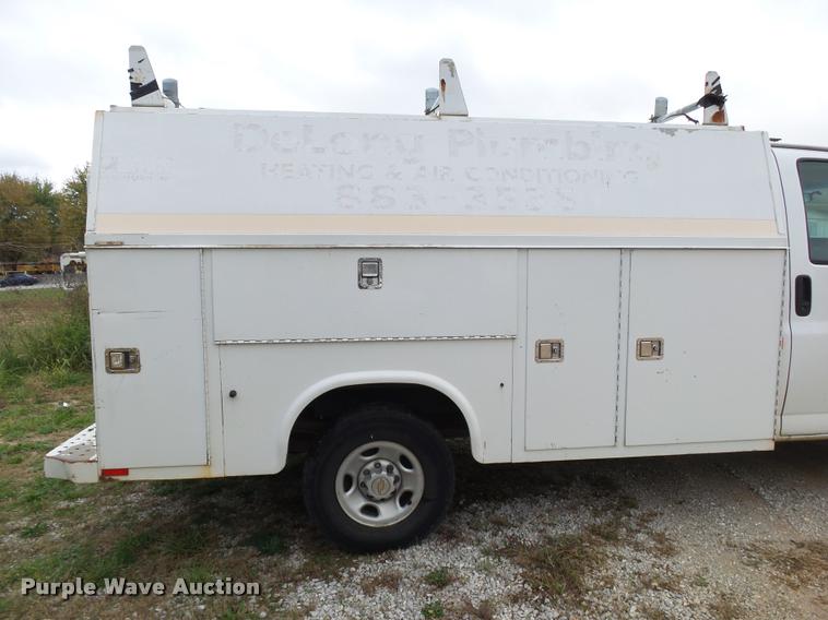 image for item K1044 2004 Chevrolet Express 3500 Cargo utility van