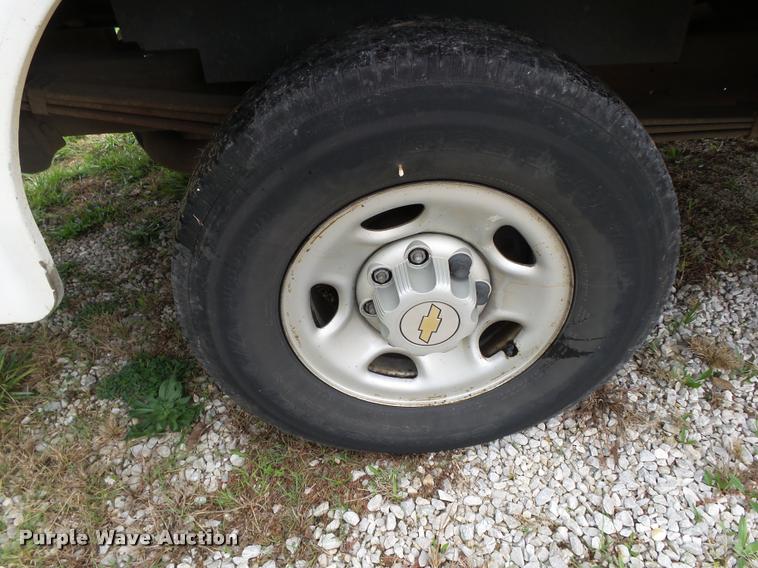 image for item K1044 2004 Chevrolet Express 3500 Cargo utility van