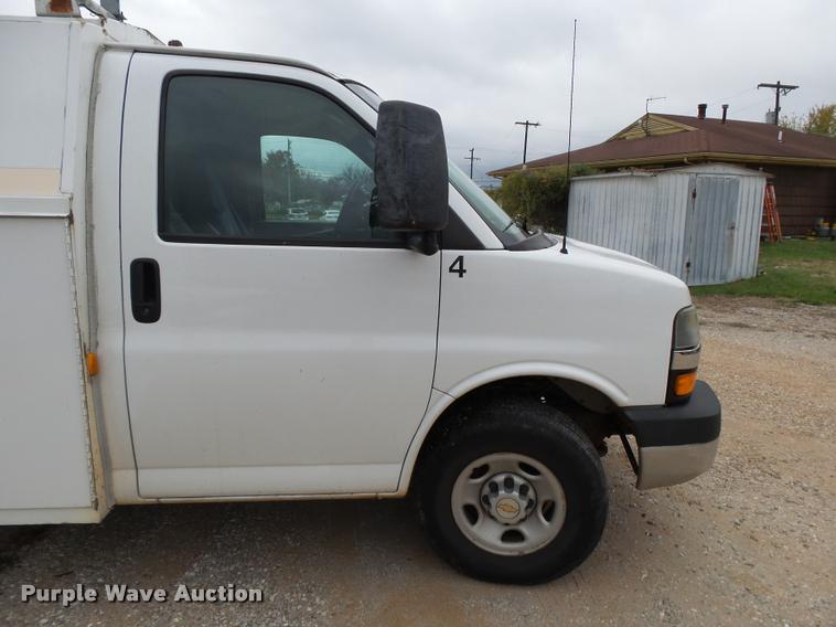 image for item K1044 2004 Chevrolet Express 3500 Cargo utility van