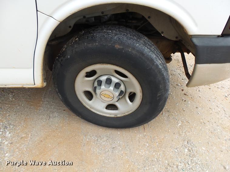 image for item K1044 2004 Chevrolet Express 3500 Cargo utility van