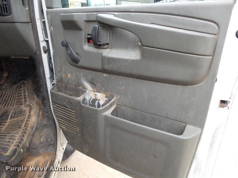 image for item K1044 2004 Chevrolet Express 3500 Cargo utility van