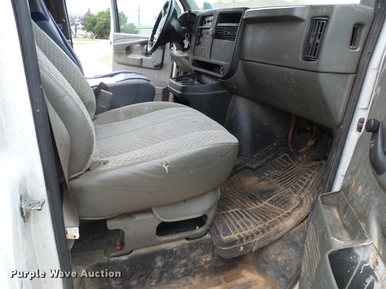 image for item K1044 2004 Chevrolet Express 3500 Cargo utility van