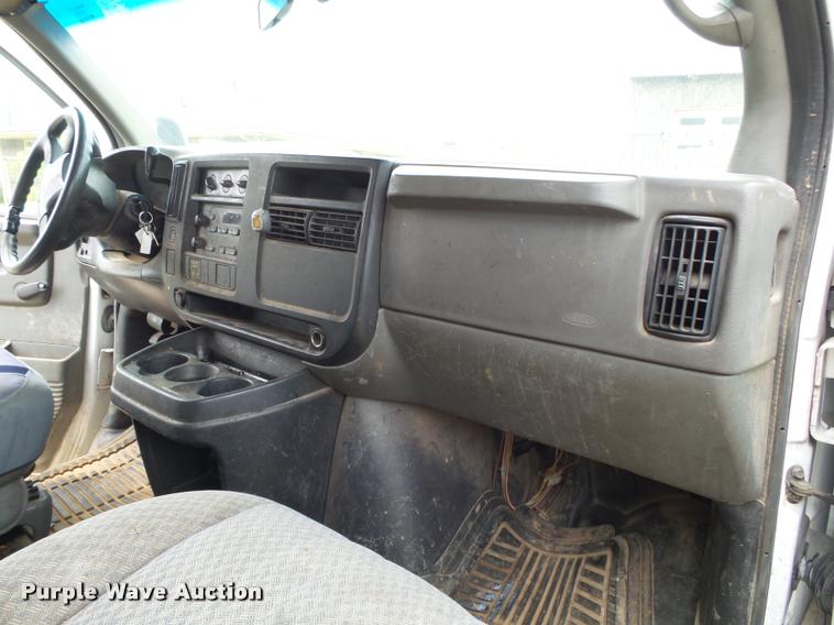 image for item K1044 2004 Chevrolet Express 3500 Cargo utility van