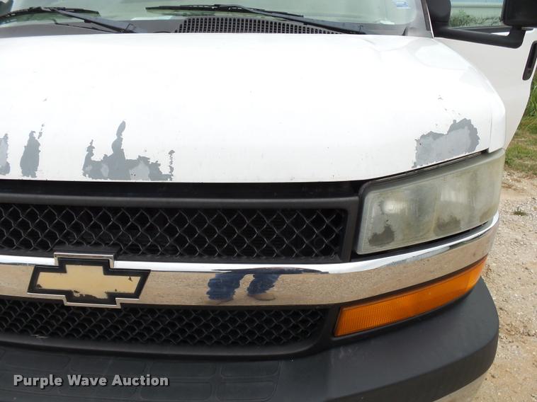 image for item K1044 2004 Chevrolet Express 3500 Cargo utility van