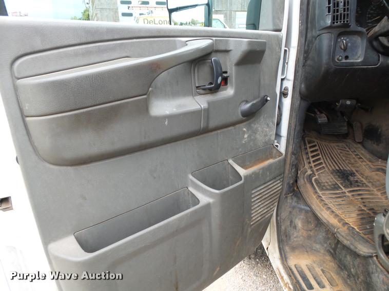image for item K1044 2004 Chevrolet Express 3500 Cargo utility van