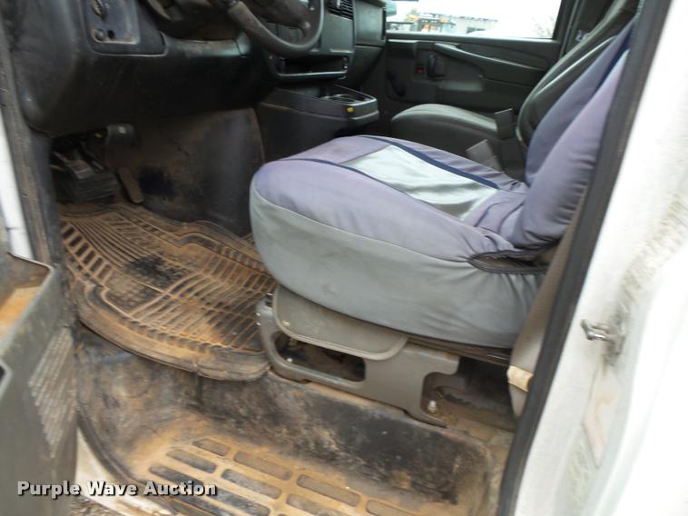image for item K1044 2004 Chevrolet Express 3500 Cargo utility van