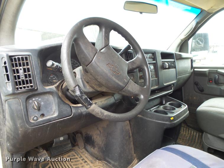 image for item K1044 2004 Chevrolet Express 3500 Cargo utility van