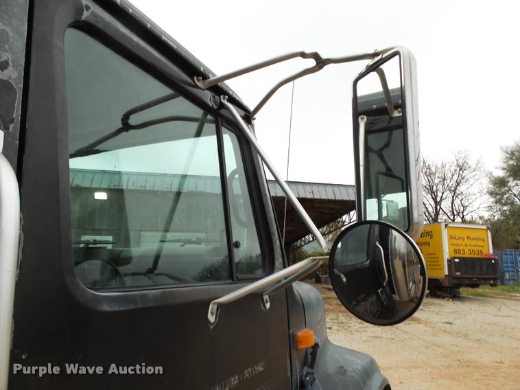 image for item K1045 1996 International 4700 box truck