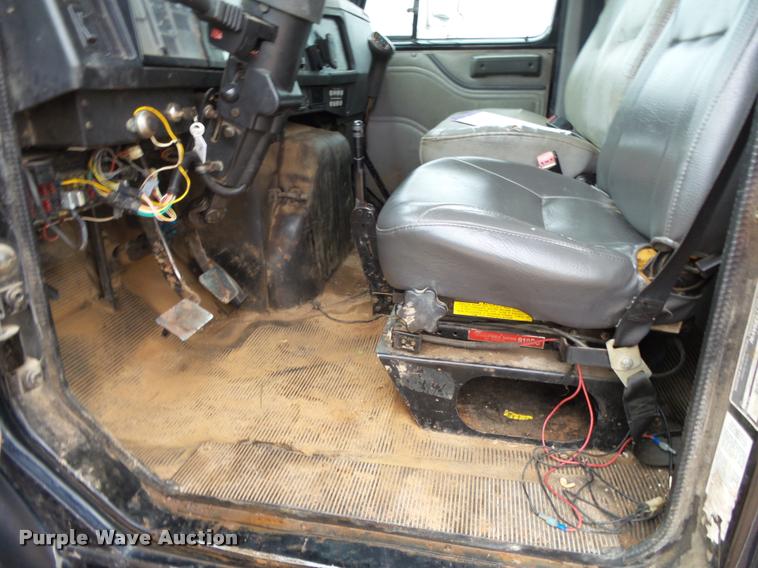 image for item K1045 1996 International 4700 box truck