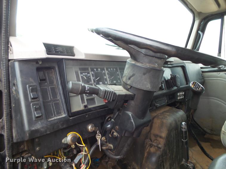 image for item K1045 1996 International 4700 box truck