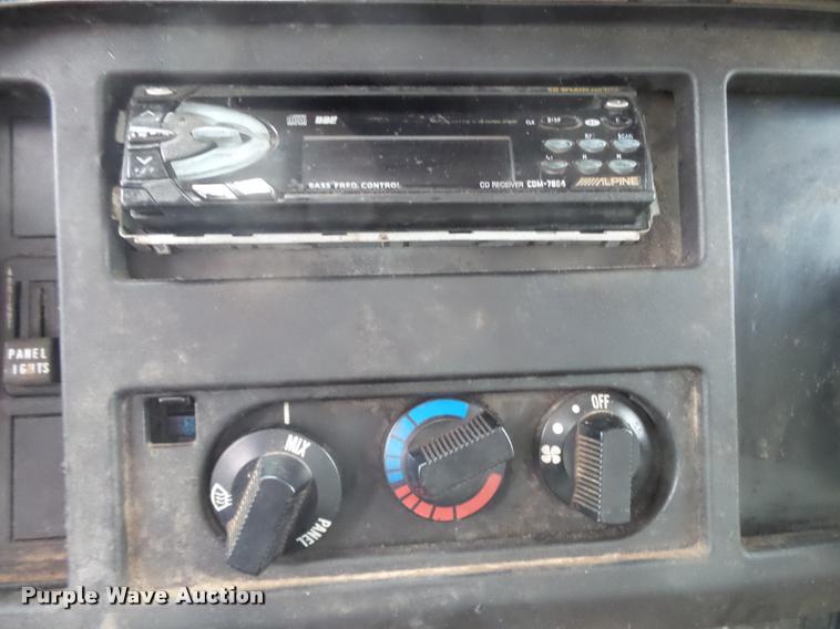 image for item K1045 1996 International 4700 box truck