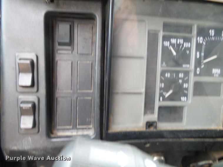 image for item K1045 1996 International 4700 box truck