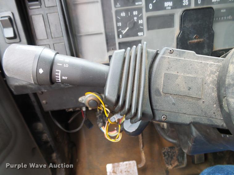 image for item K1045 1996 International 4700 box truck