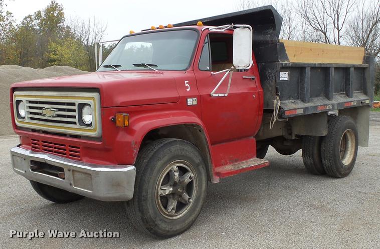 image for item K1049 1982 Chevrolet C70 dump truck