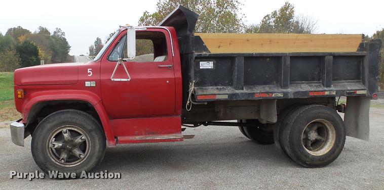 image for item K1049 1982 Chevrolet C70 dump truck