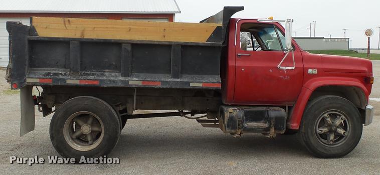 image for item K1049 1982 Chevrolet C70 dump truck