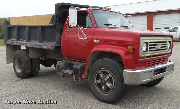 image for item K1049 1982 Chevrolet C70 dump truck