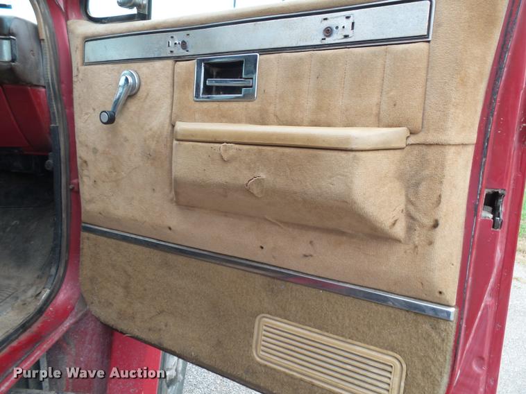 image for item K1049 1982 Chevrolet C70 dump truck