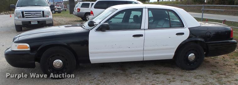 image for item K1052 2005 Ford Crown Victoria Police Interceptor